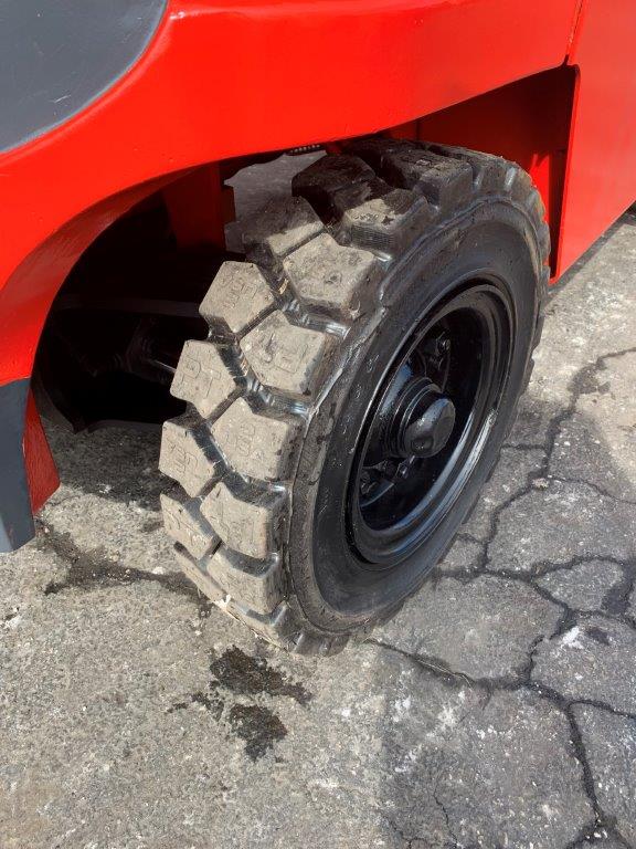 Traction pneumatic tires 2003 red nissan forklift for sale