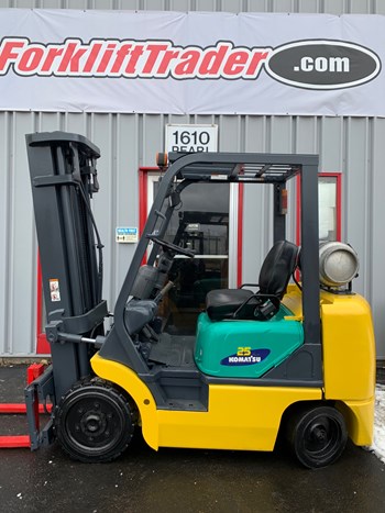 Yellow komatsu forklift with 188" lift height for sale