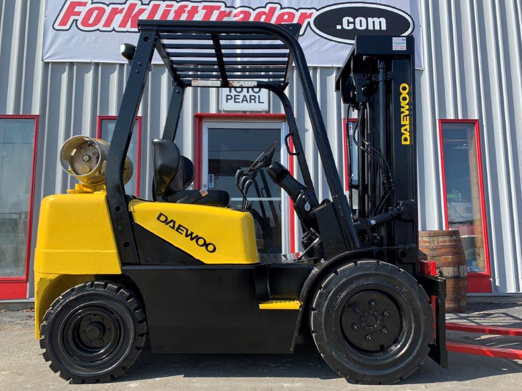 2006 yellow daewoo forklift with 6,000lb capacity for sale