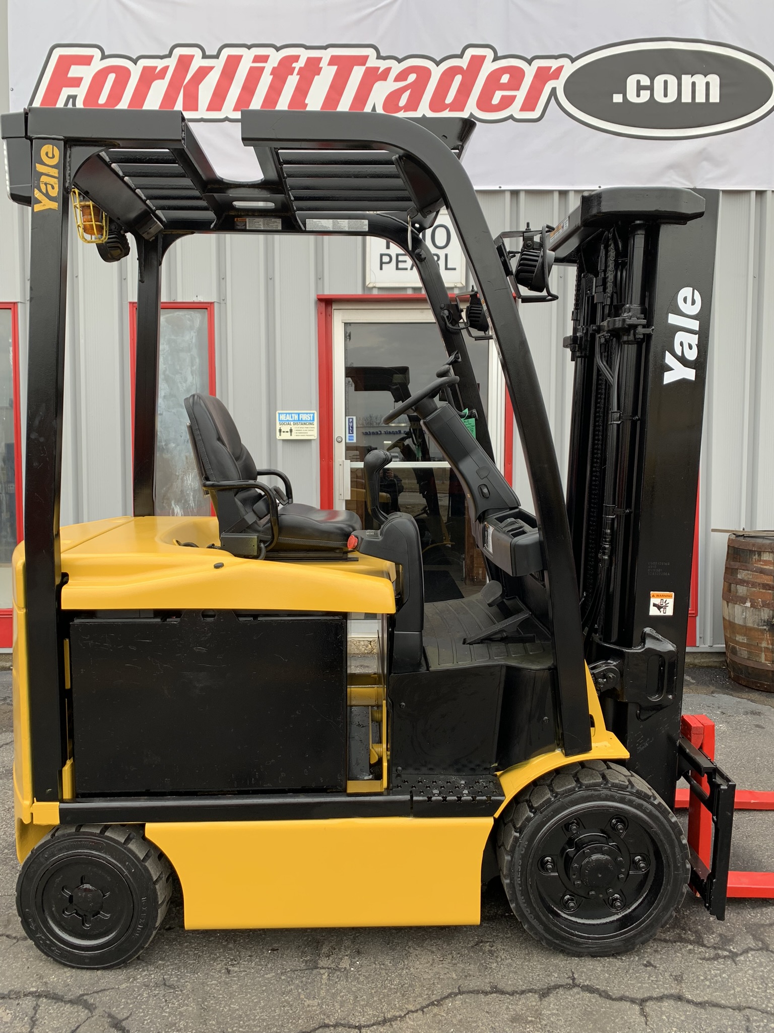 Yellow yale forklift with all new cushion traction tires for sale
