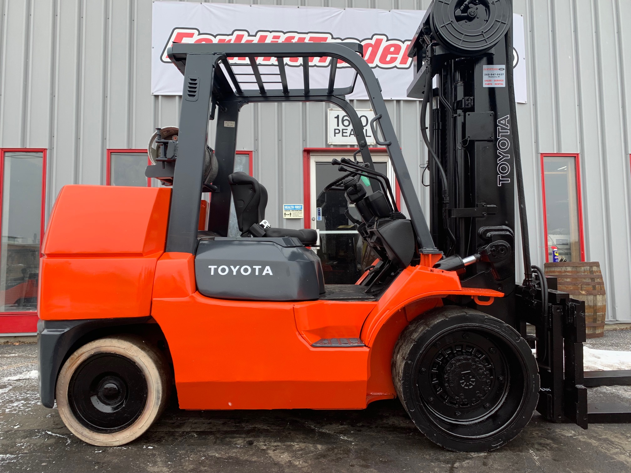 15,500lb capacity orange toyota forklift for sale