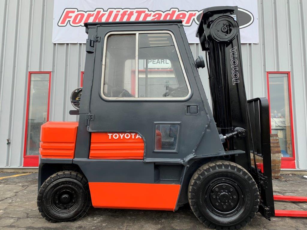 130" lift height orange toyota forklift for sale