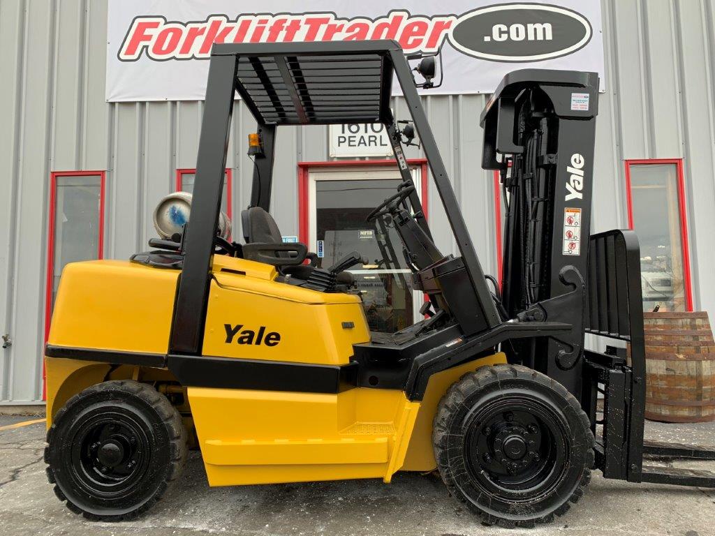 Yellow 2005 yale forklift with 3 stage mast for sale