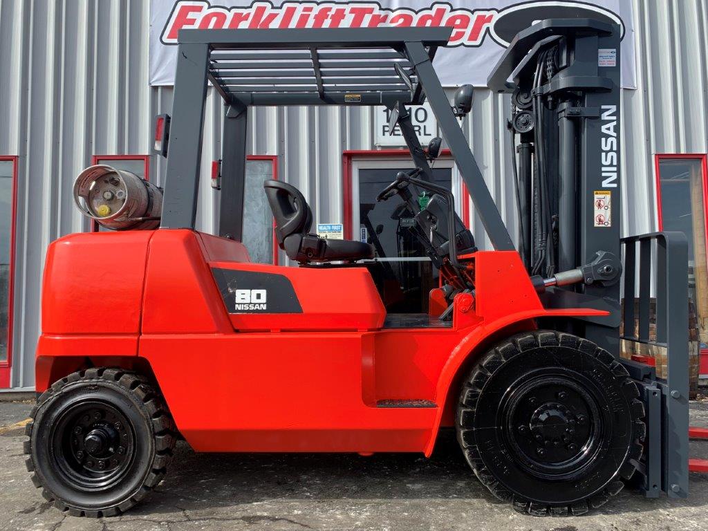 2003 red nissan forklift with 8,000lb capacity for sale
