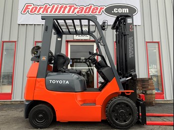 2004 orange toyota forklift with all new cushion traction tires for sale