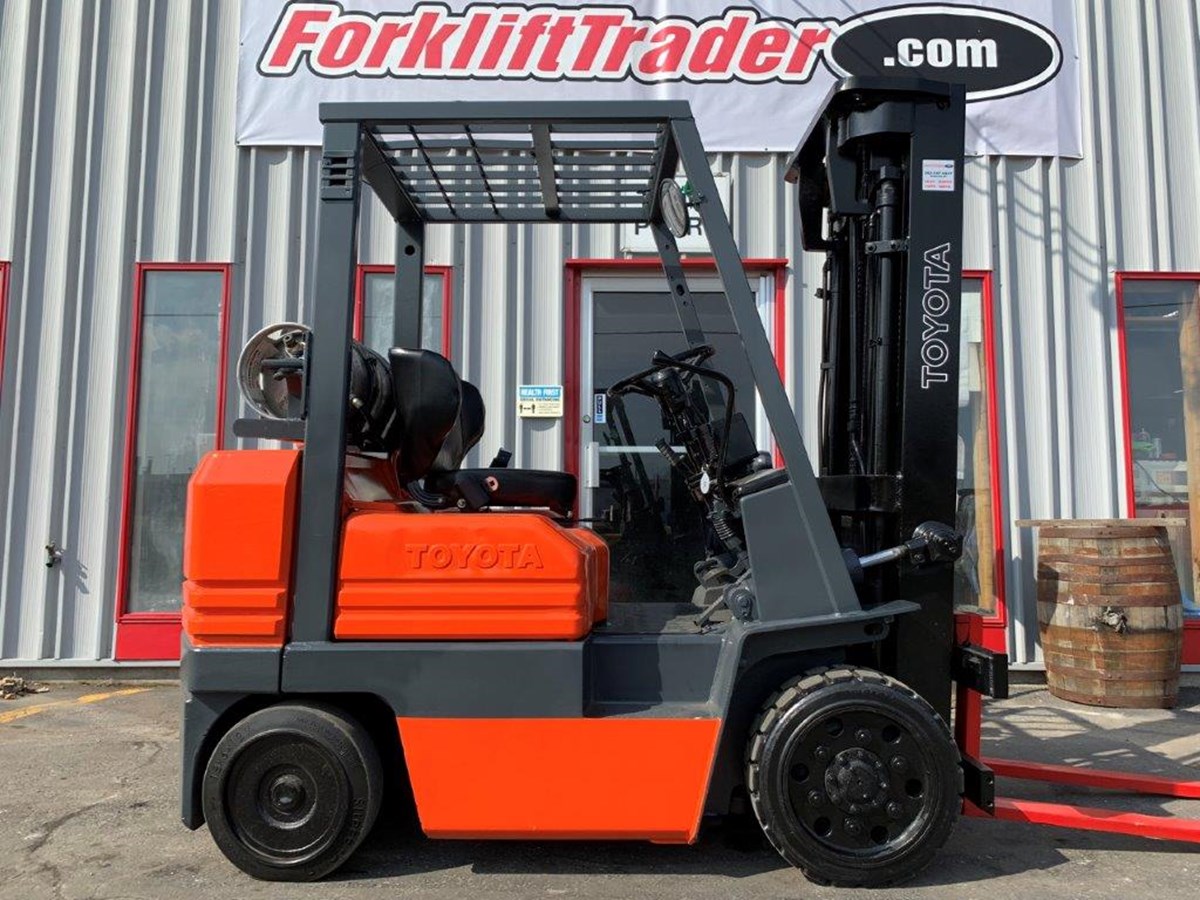 Orange toyota forklift with 187" lift height