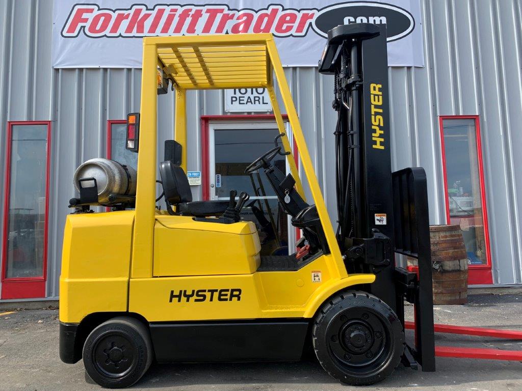 2001 yellow hyster forklift with 3 stage mast for sale