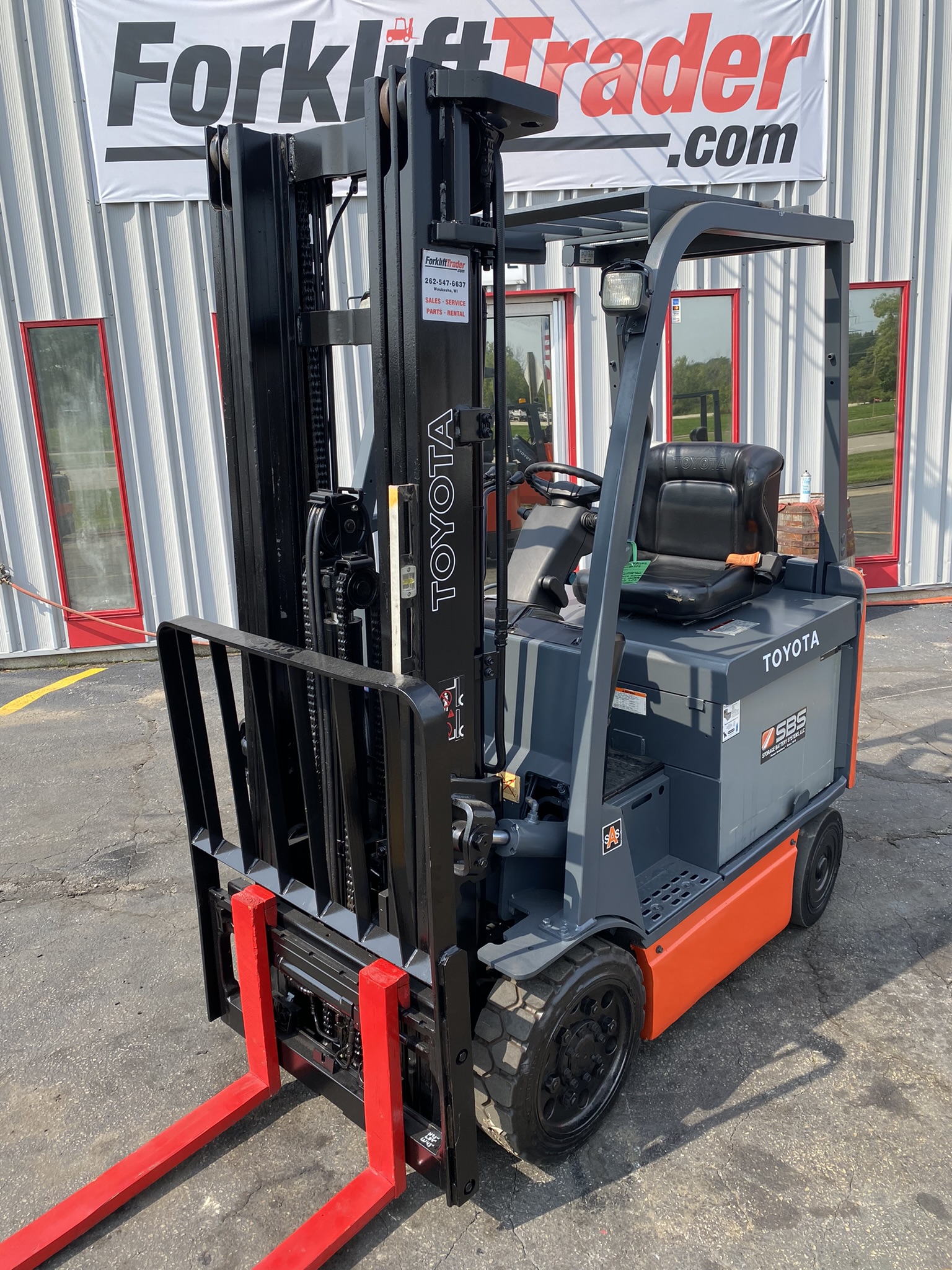 *2014 TOYOTA 8FBCU20 4000LB CUSHION TIRE FORKLIFT WITH TRACTION DRIVE