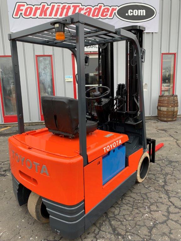 Orange toyota forklift with 189" lift height for sale