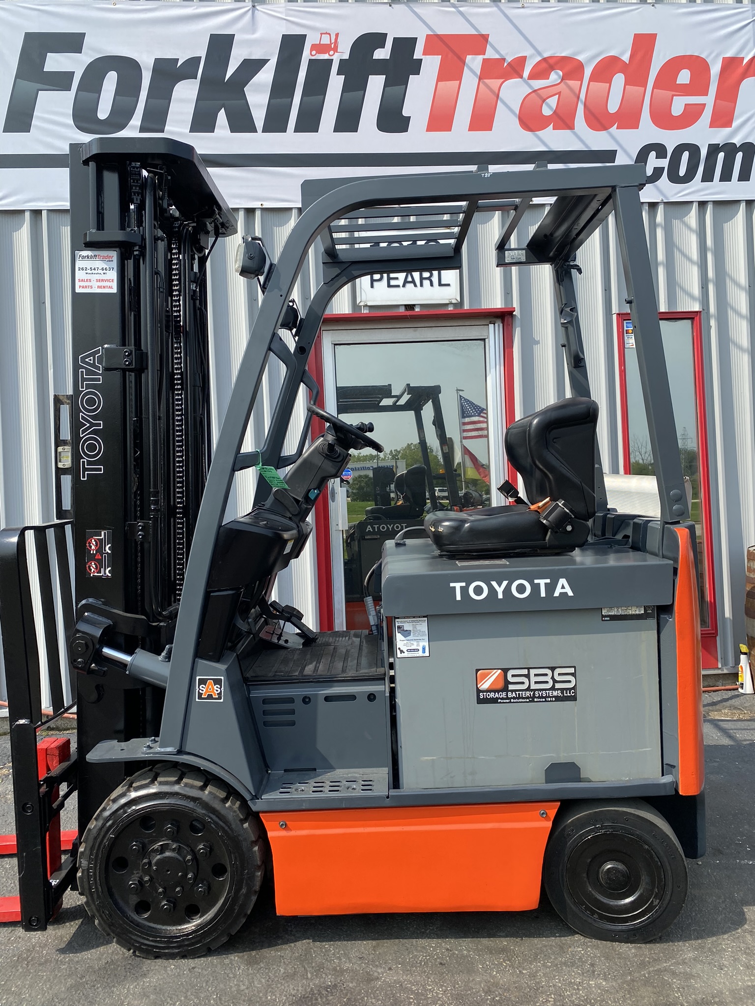 *2014 TOYOTA 8FBCU20 4000LB CUSHION TIRE FORKLIFT WITH TRACTION DRIVE