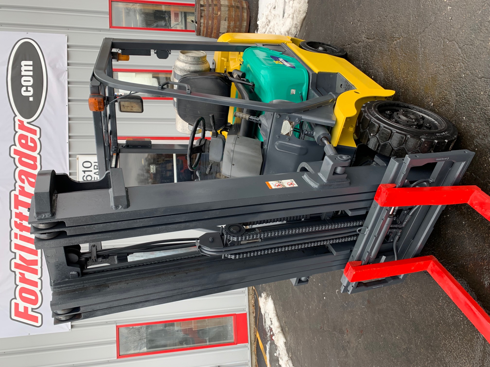 5,000lb capacity yellow komatsu forklift for sale