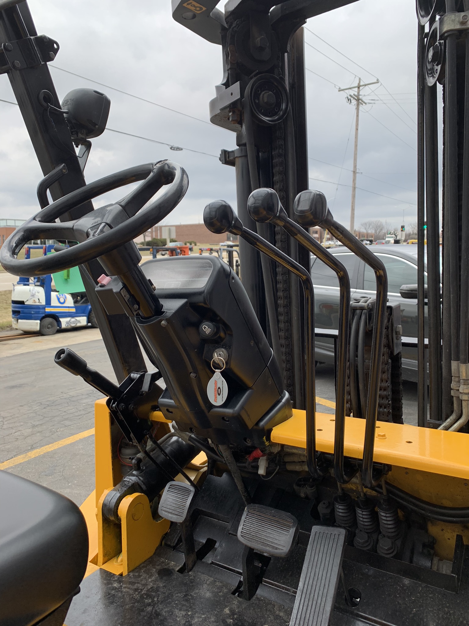 Yellow caterpillar forklift with 72" wide side shifter for sale