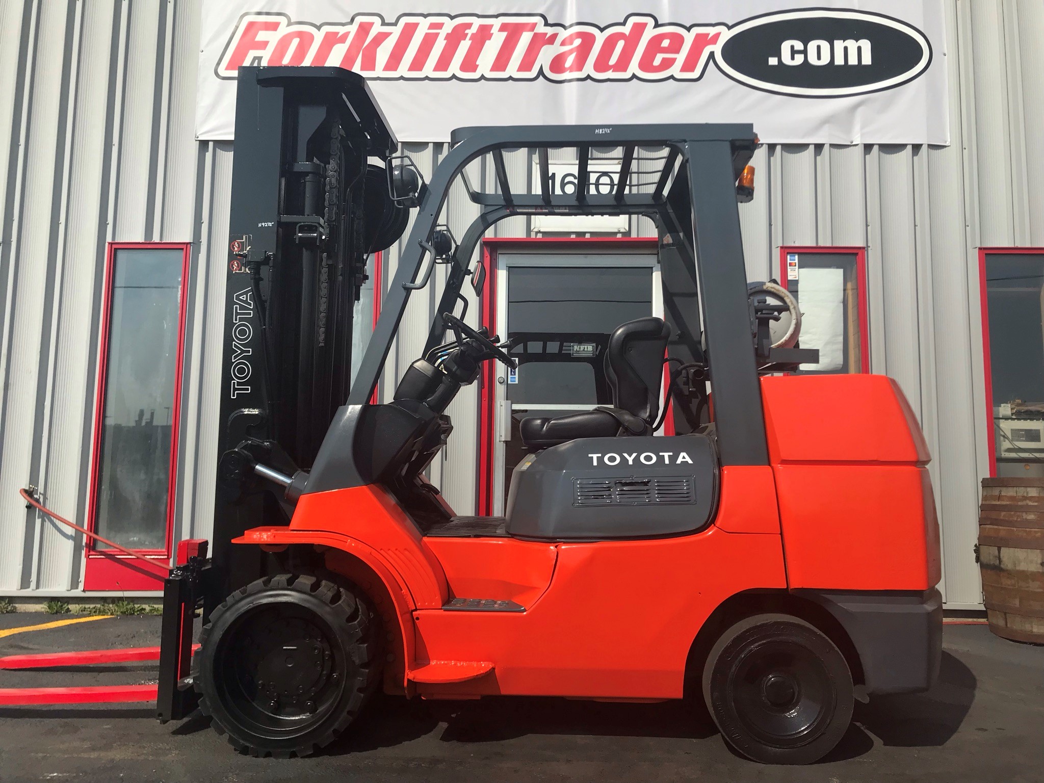 Cushion tires orange toyota forklift for sale