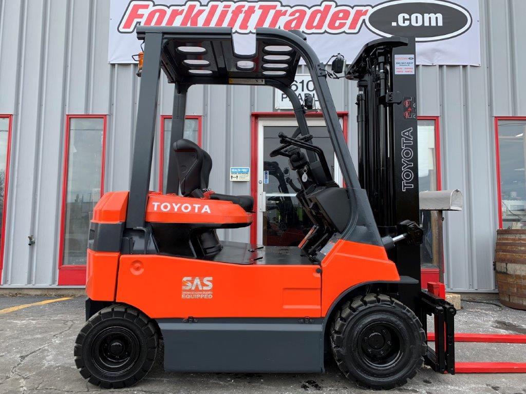 Electric orange toyota forklift for sale