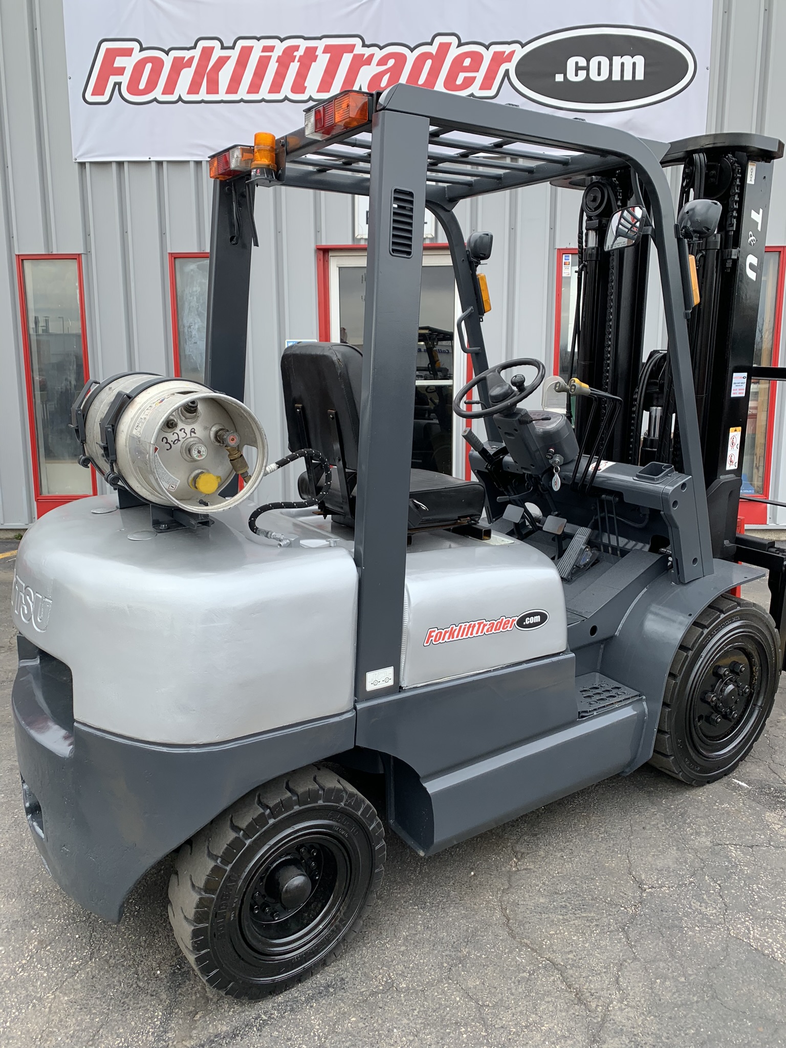 Silver hystu forklift with 6,000lb capacity for sale