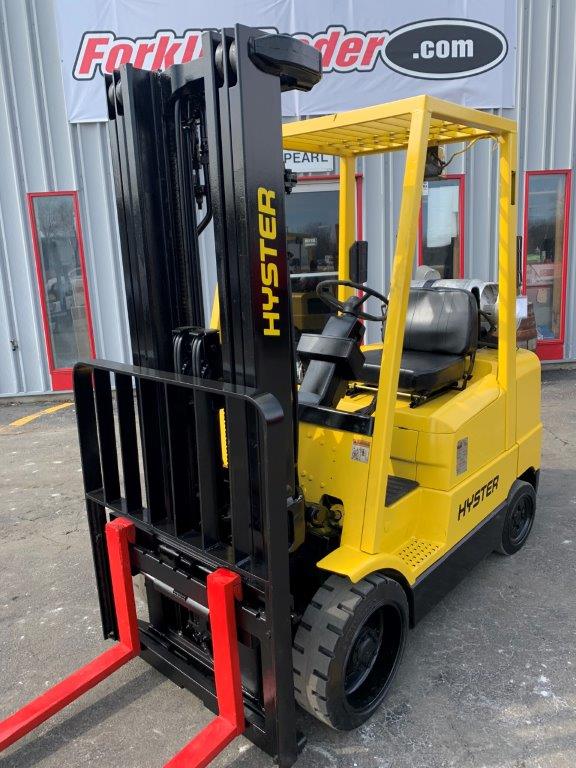 yellow 2001 hyster forklift with 6,000lb capacity for sale