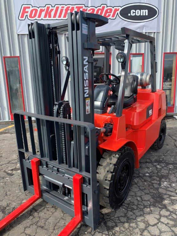 L.P. Gas red nissan forklift for sale