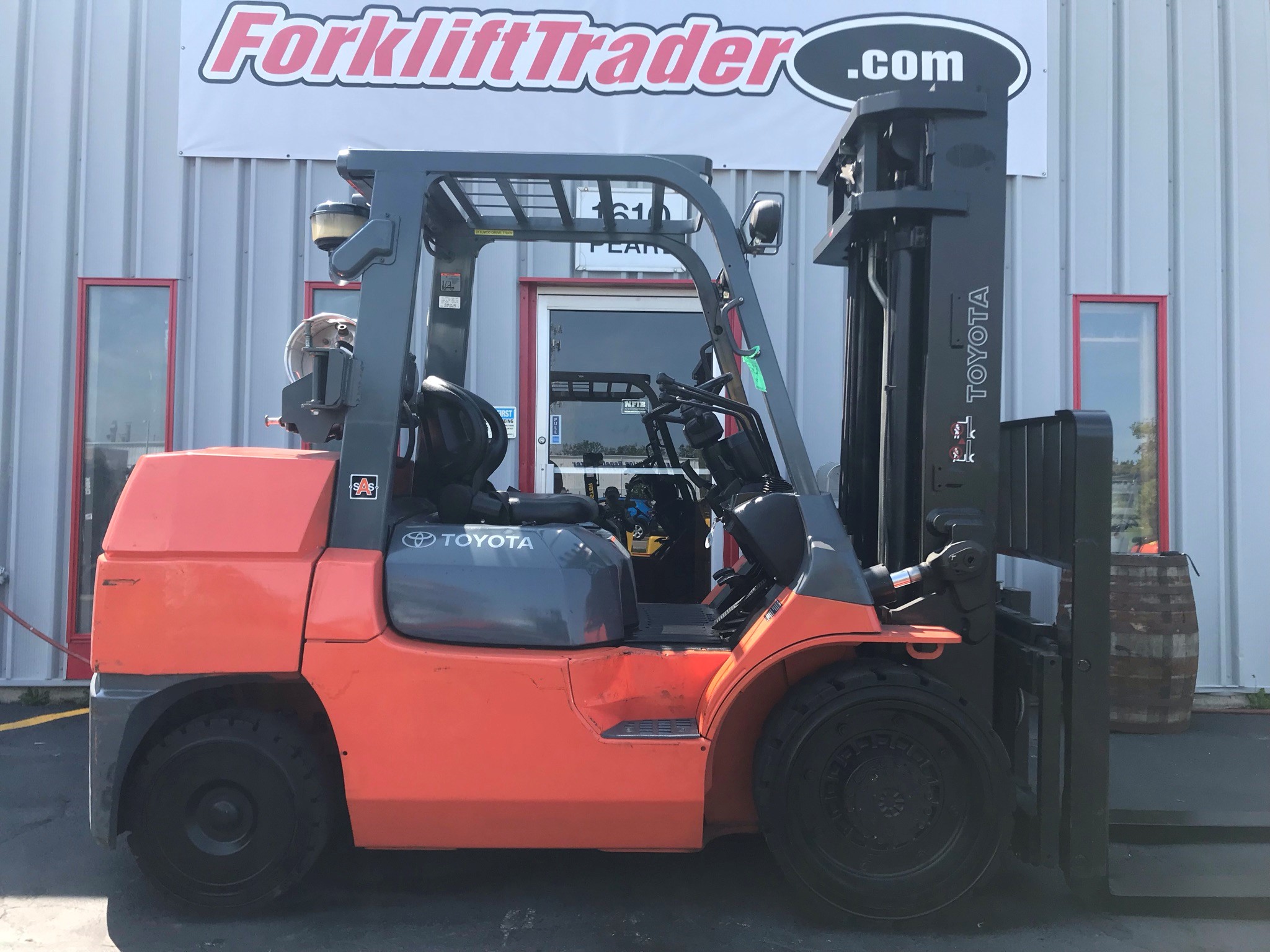 Cushion tires 2006 toyota forklift for sale