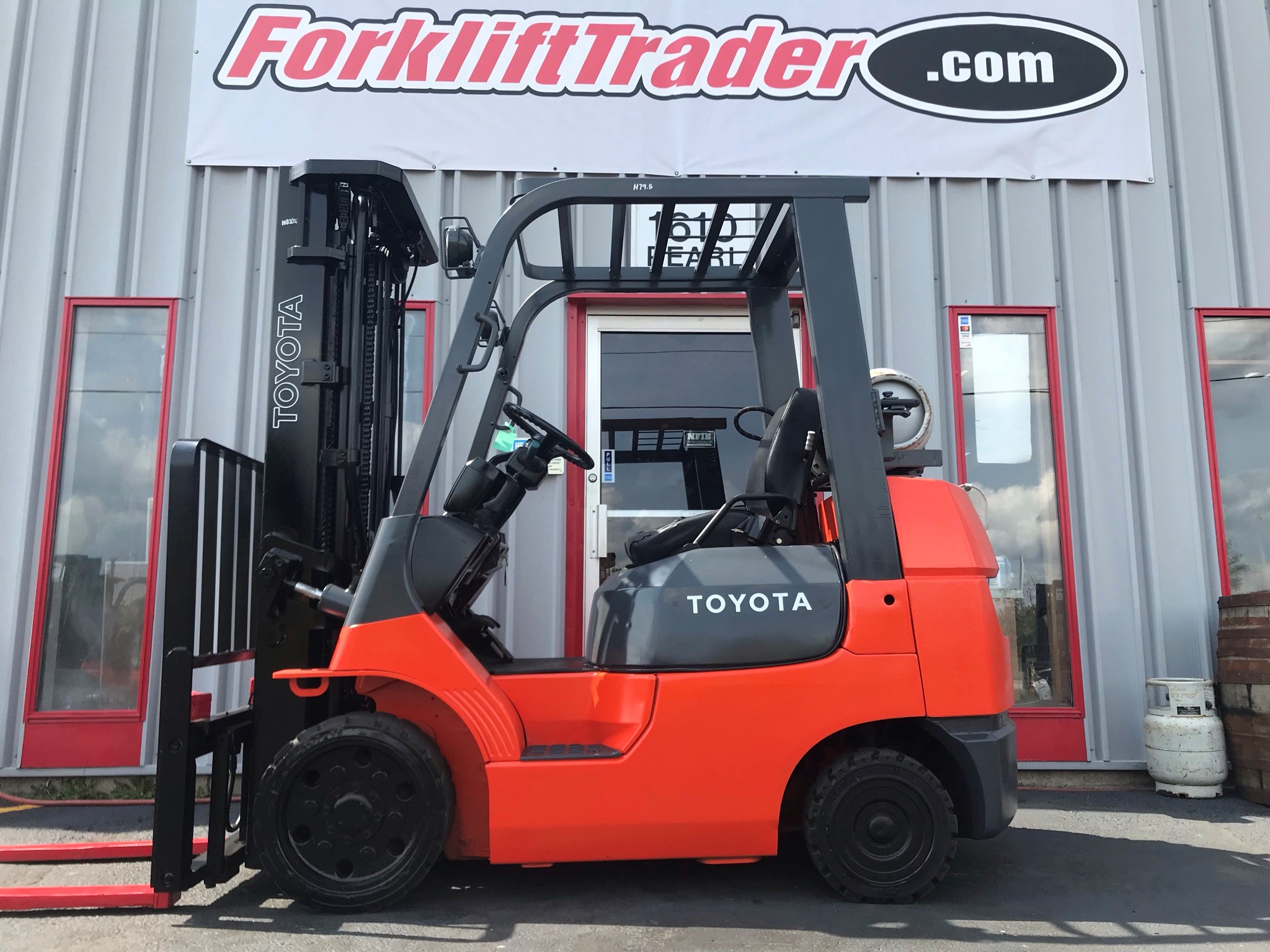 189" lift height 2001 orange toyota forklift for sale