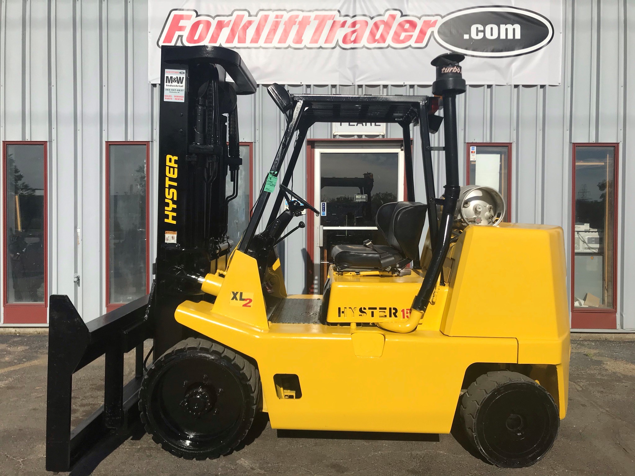Yellow hyster forklift with 72" forks