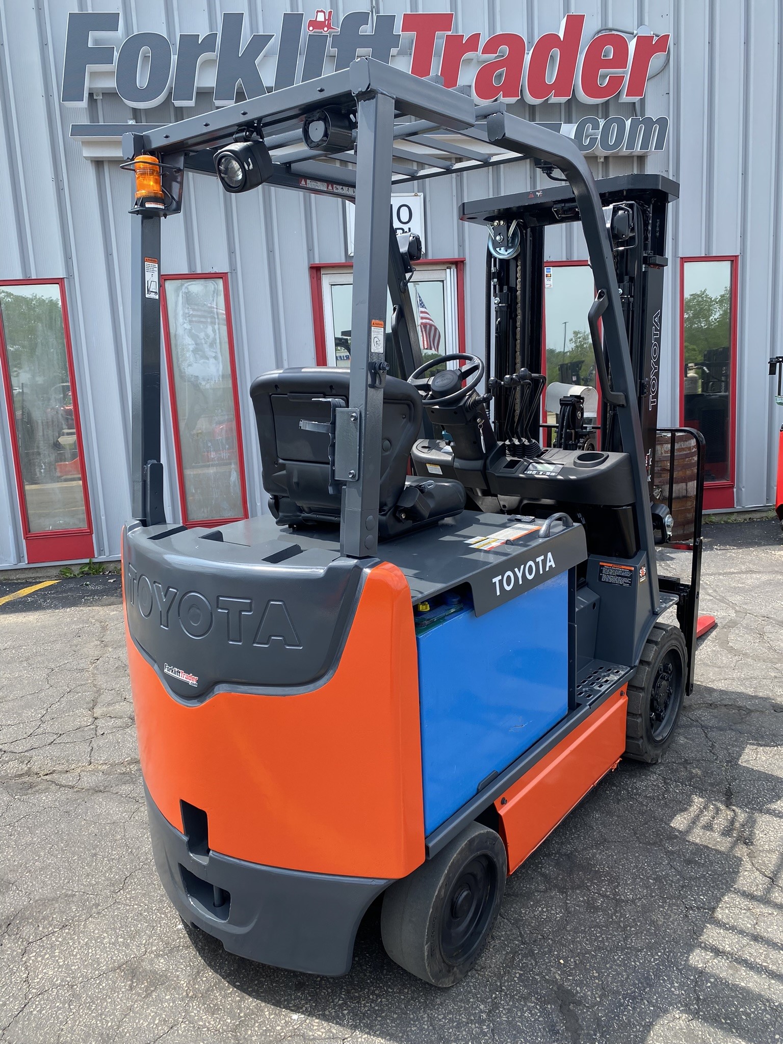 2020 TOYOTA 8FBCU30 ELECTRIC 6000LB CUSHION TIRE FORKLIFT