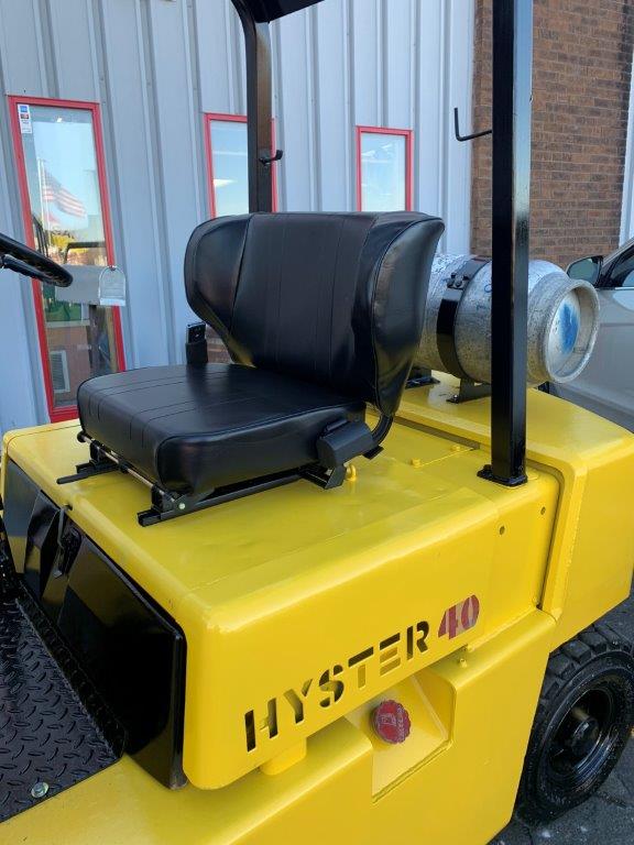 Pneumatic air tires yellow 2004 hyster forklift for sale
