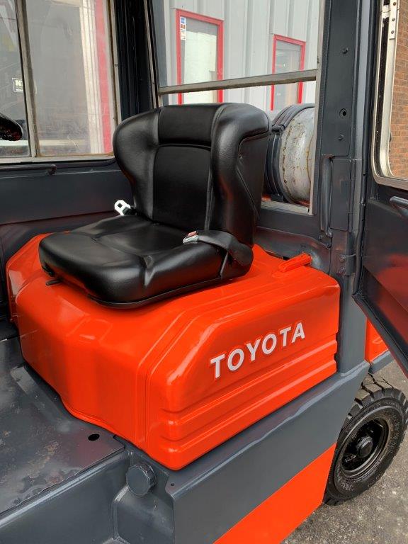 L.P. Gas 1986 orange forklift