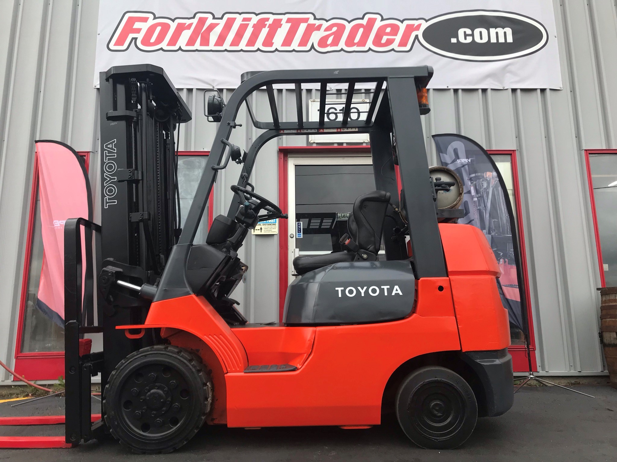 Cushion tires orange toyota forklift for sale