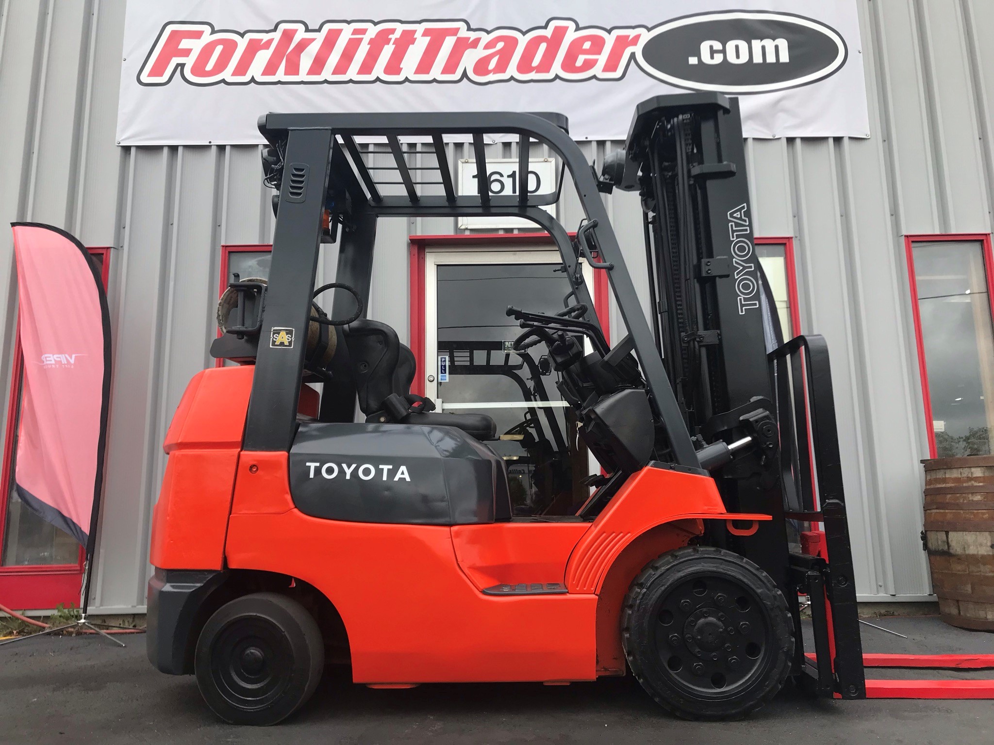 Orange toyota forklift with 189" lift height for sale