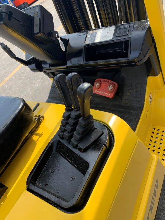 yellow hyster forklift with side shifter for sale