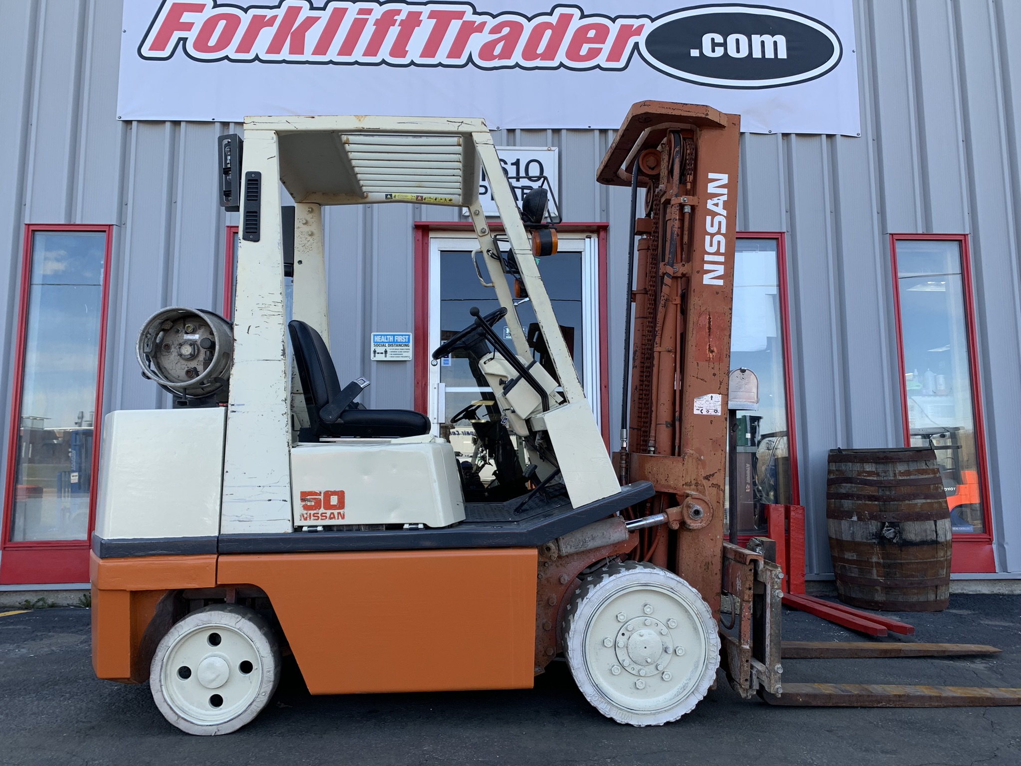 187" lift height orange nissan forklift for sale 187" lift height orange nissan forklift for sale