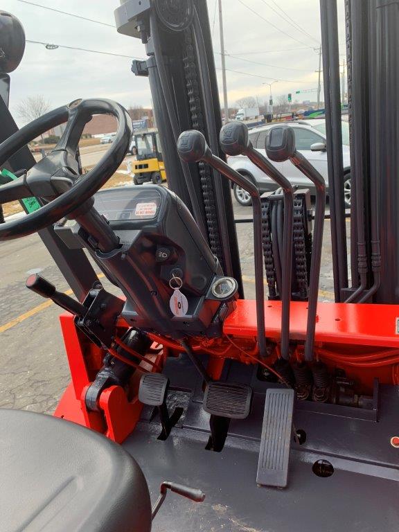 2003 red nissan forklift with side shifter for sale