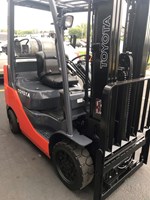 Orange toyota forklift with 3 stage mast for sale