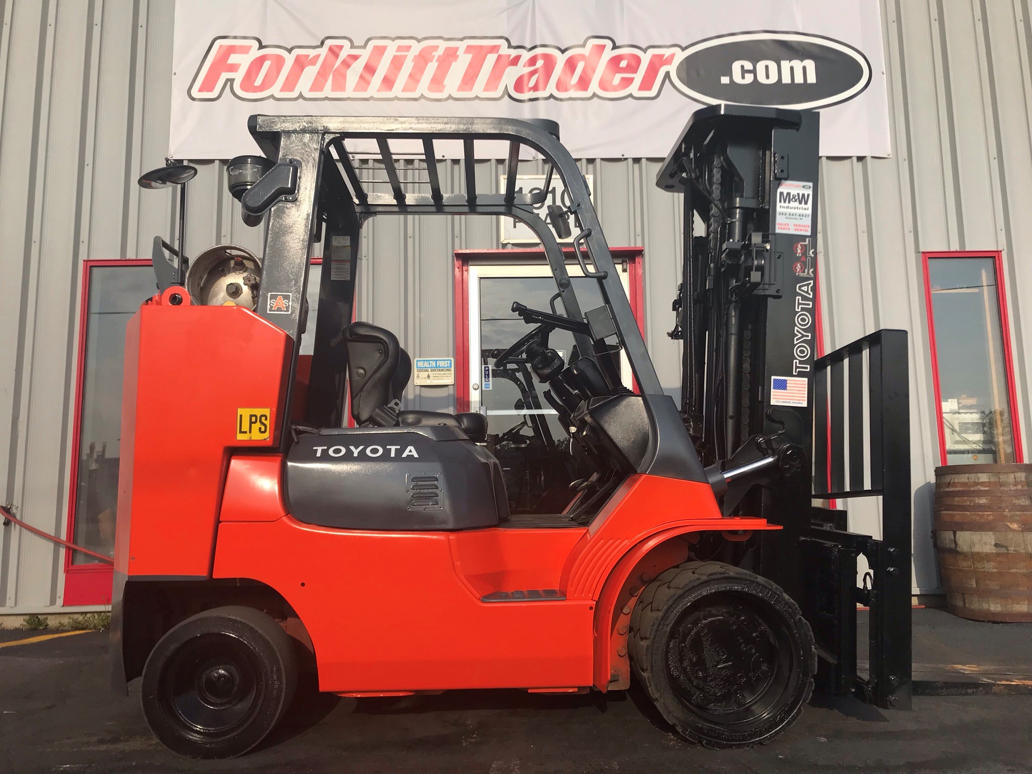 Orange toyota forklift with 10,000lb capacity for sale