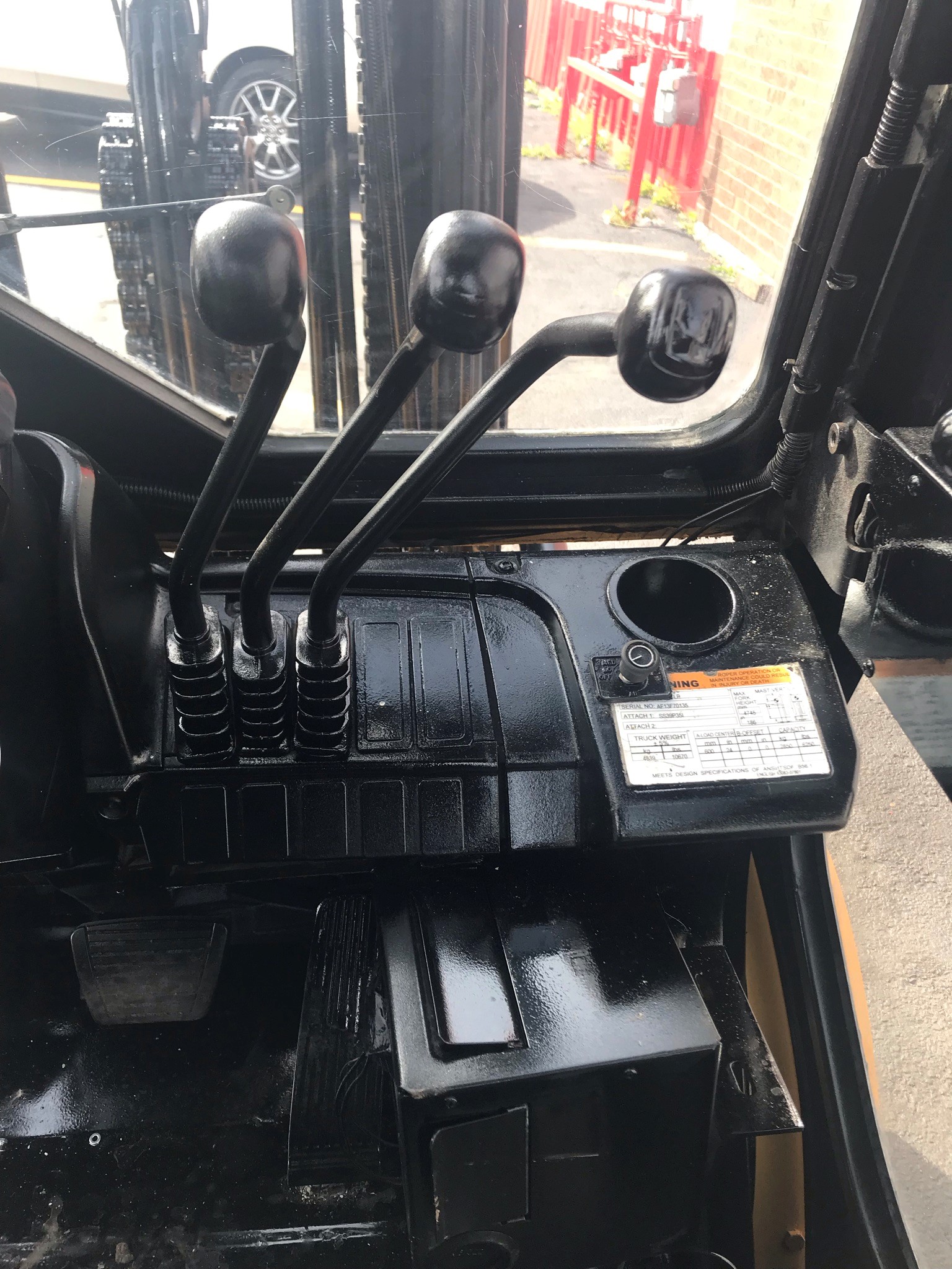 2014 yellow caterpillar forklift with side shifter for sale
