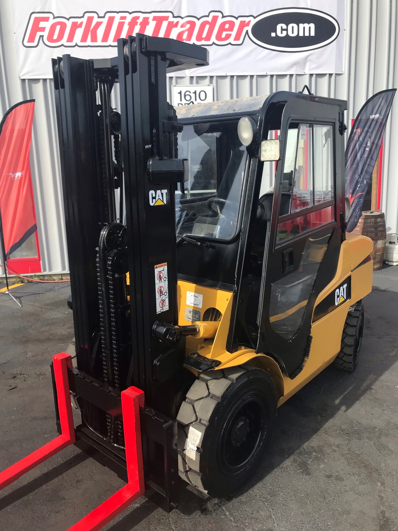 48" forks 2014 yellow caterpillar forklift for sale
