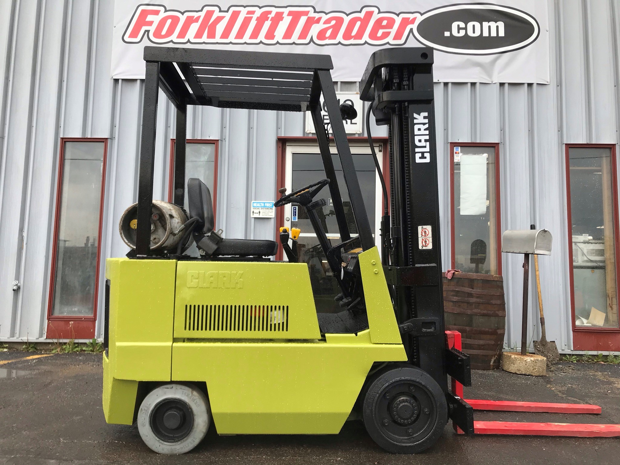 188" lift height green clark forklift for sale