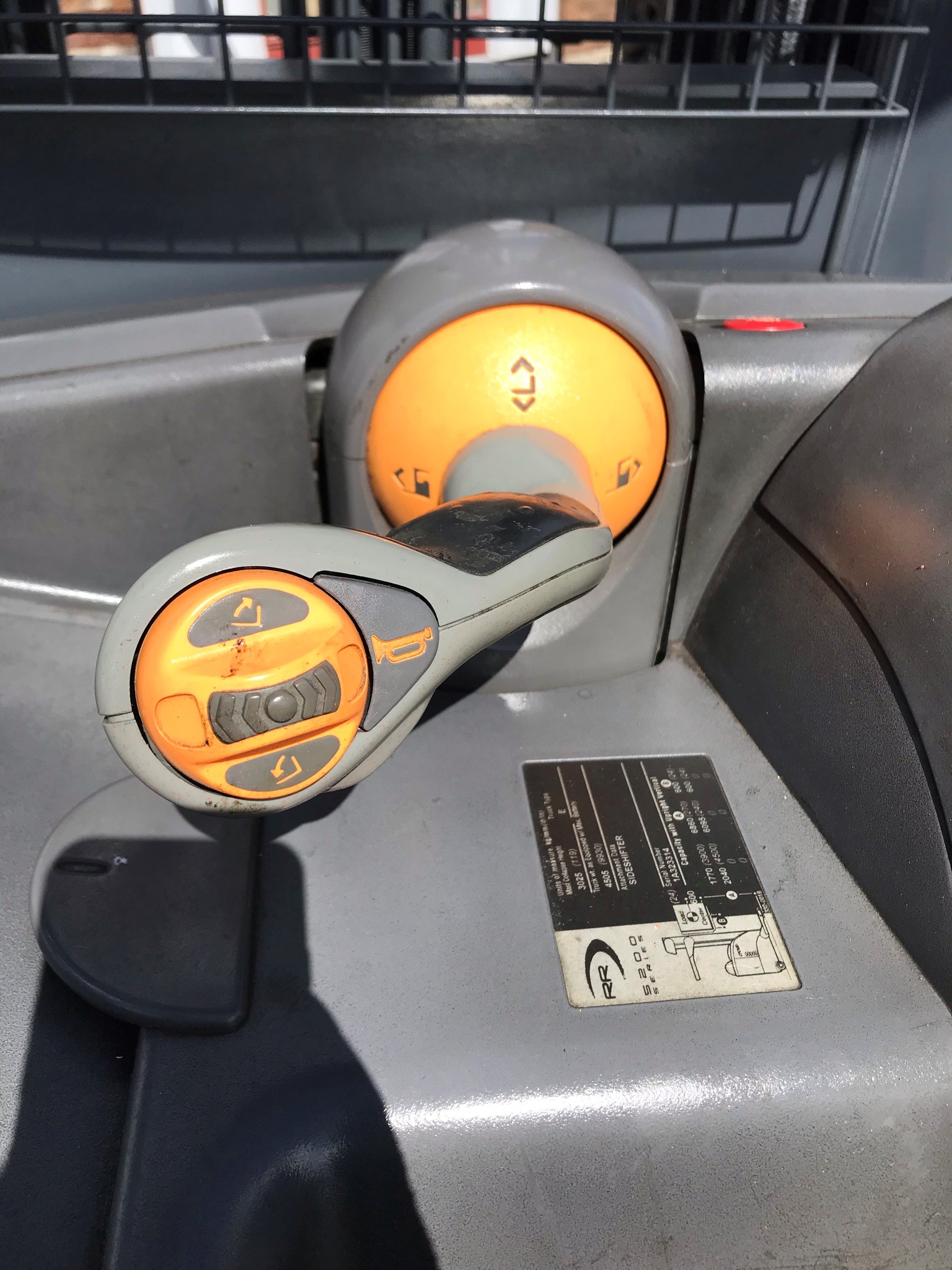 White 2007 crown reach truck with side shifter for sale