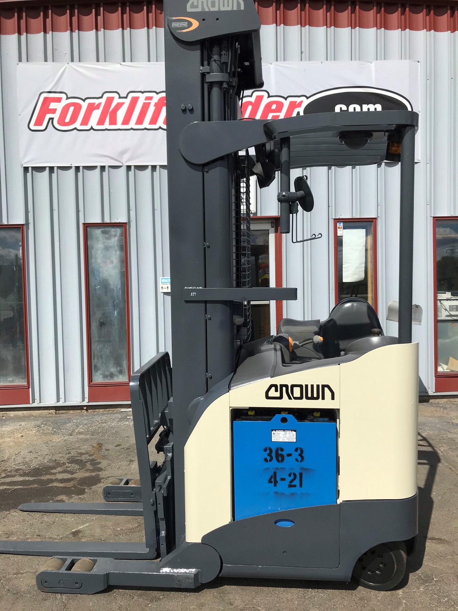 320" lift height 2007 crown reach truck for sale