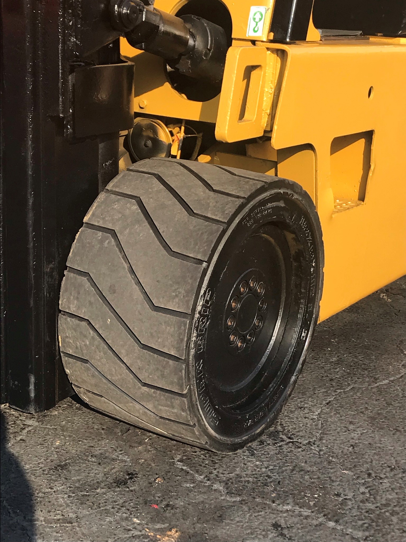 Yellow 1998 daewoo forklift with cushion tires for sale