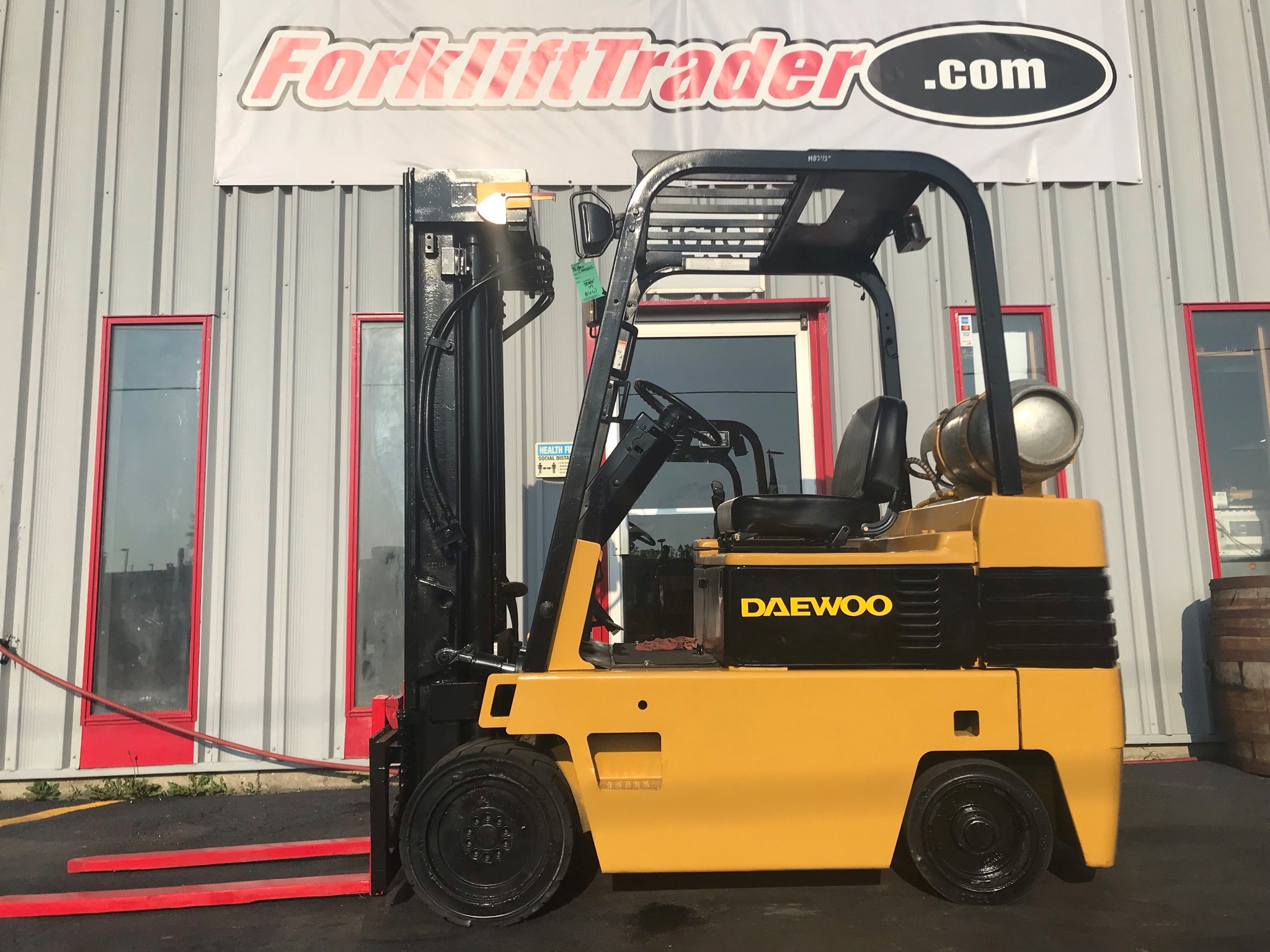 3 stage mast yellow 1998 daewoo forklift for sale