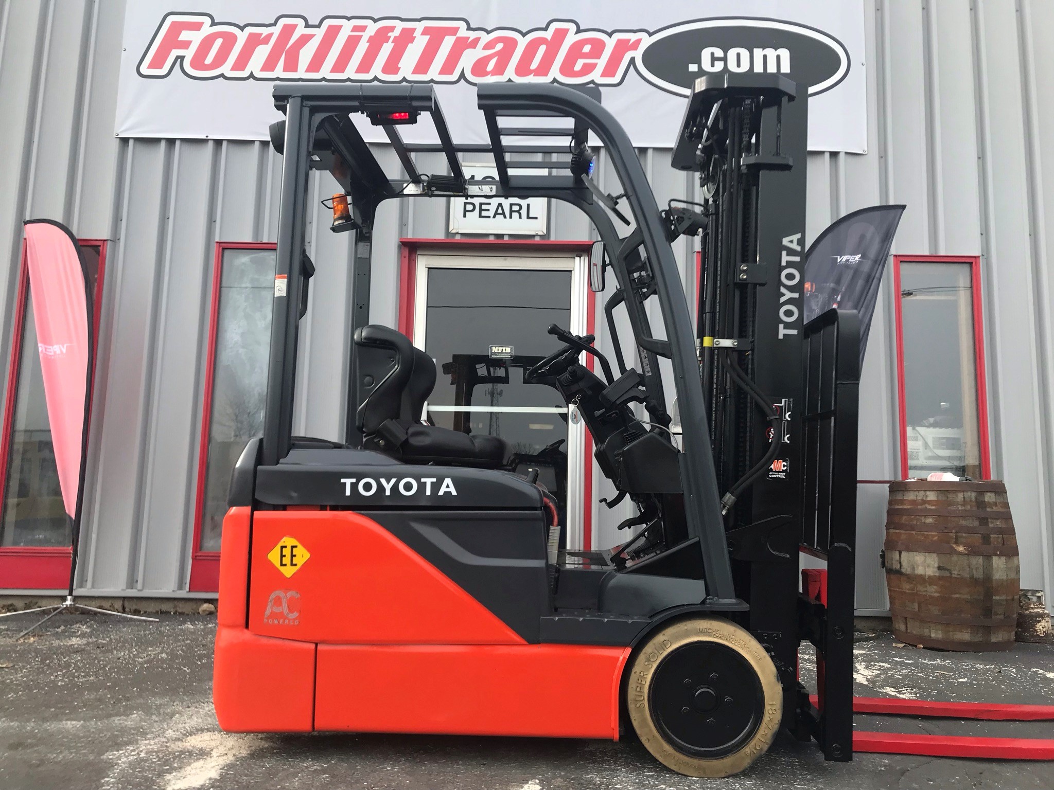 2015 Orange toyota forklift with 3,000lb capacity for sale