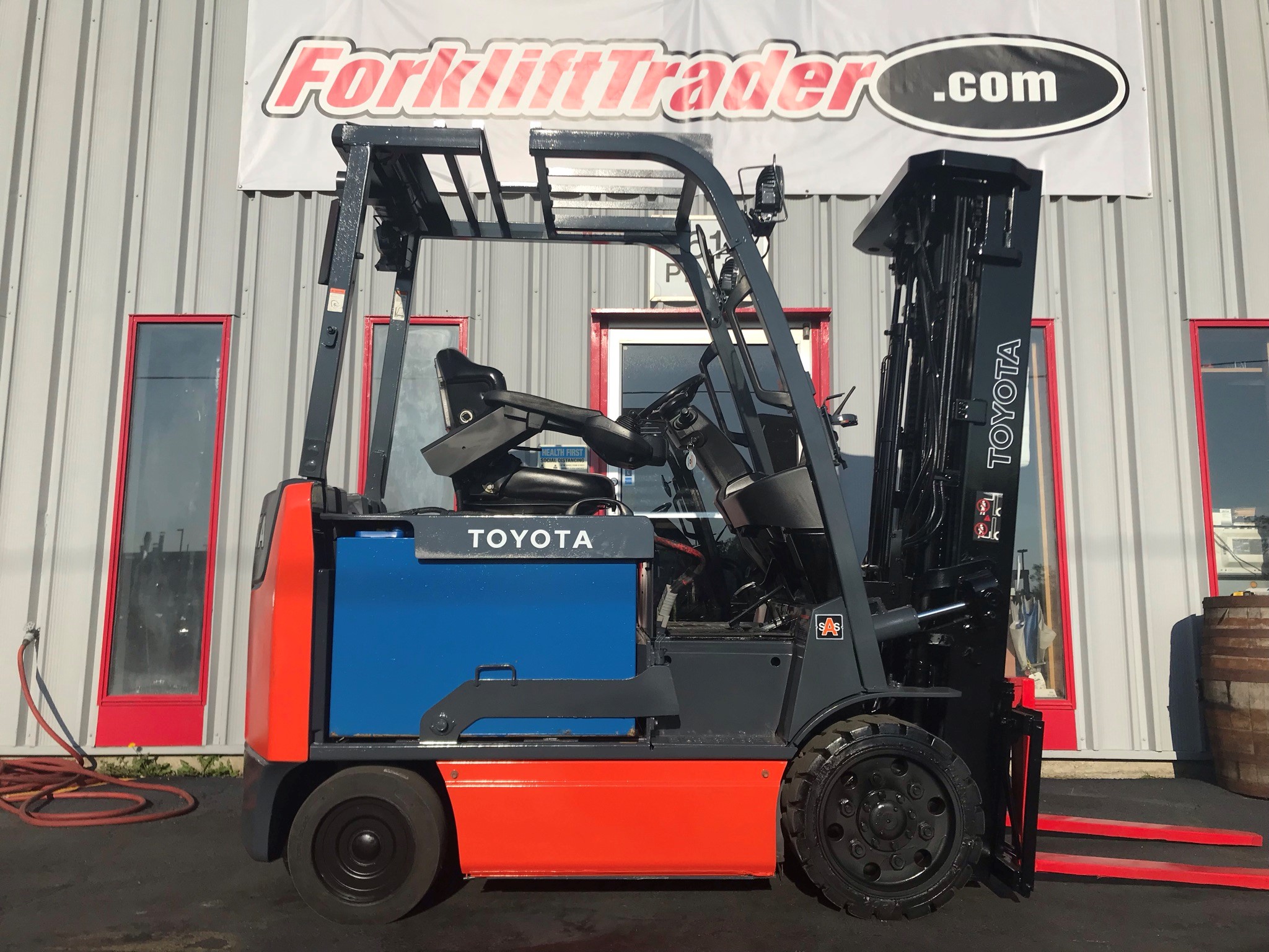 35x Refurbished 2016 Toyota 8FBCU25 Electric 4 Wheel Forklift 3 Stage LOW HOURS