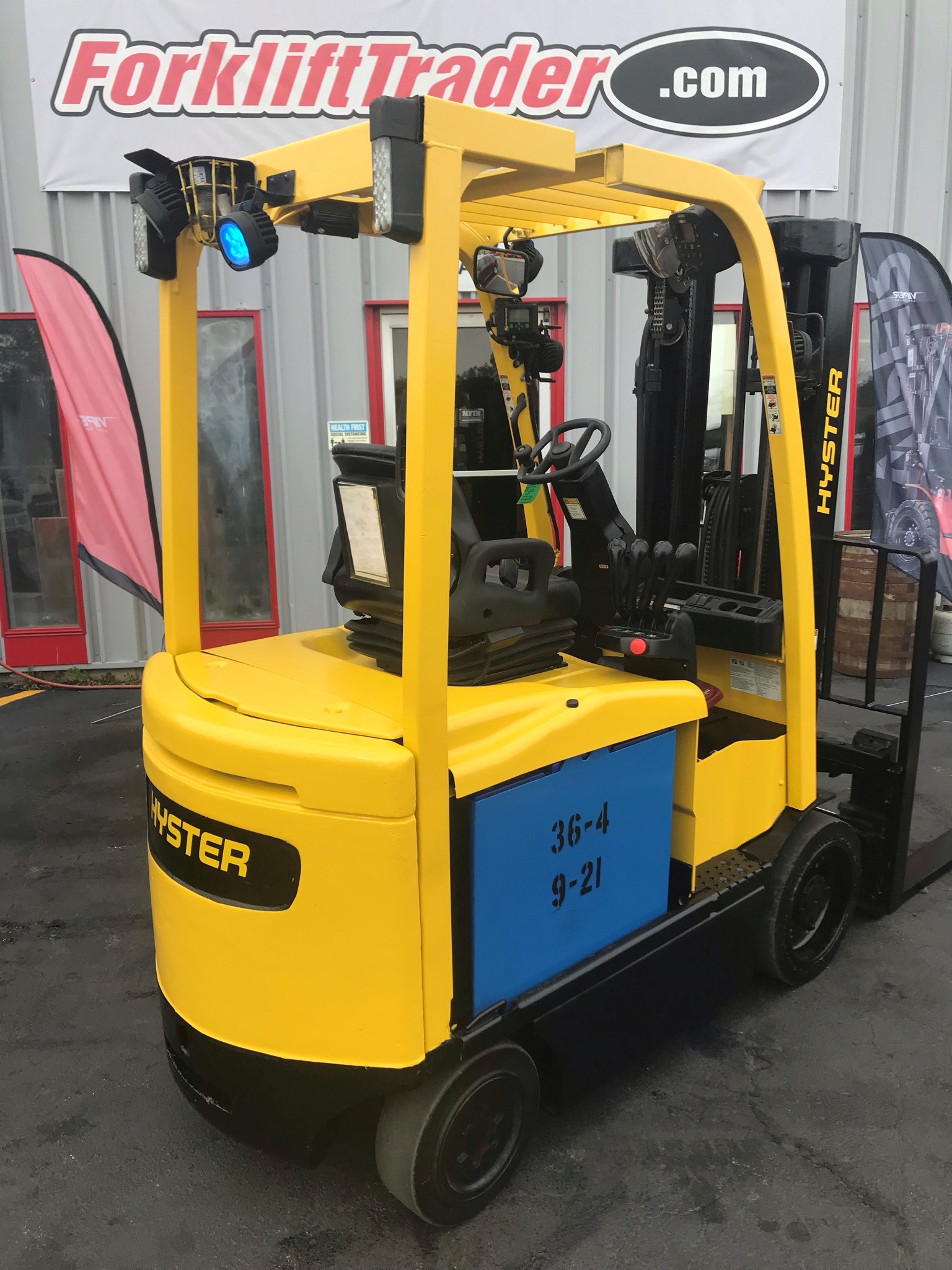 Yellow 2015 hyster forklift with cushion tires for sale