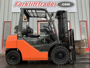 Solid pneumatic tires orange 2012 toyota forklift for sale
