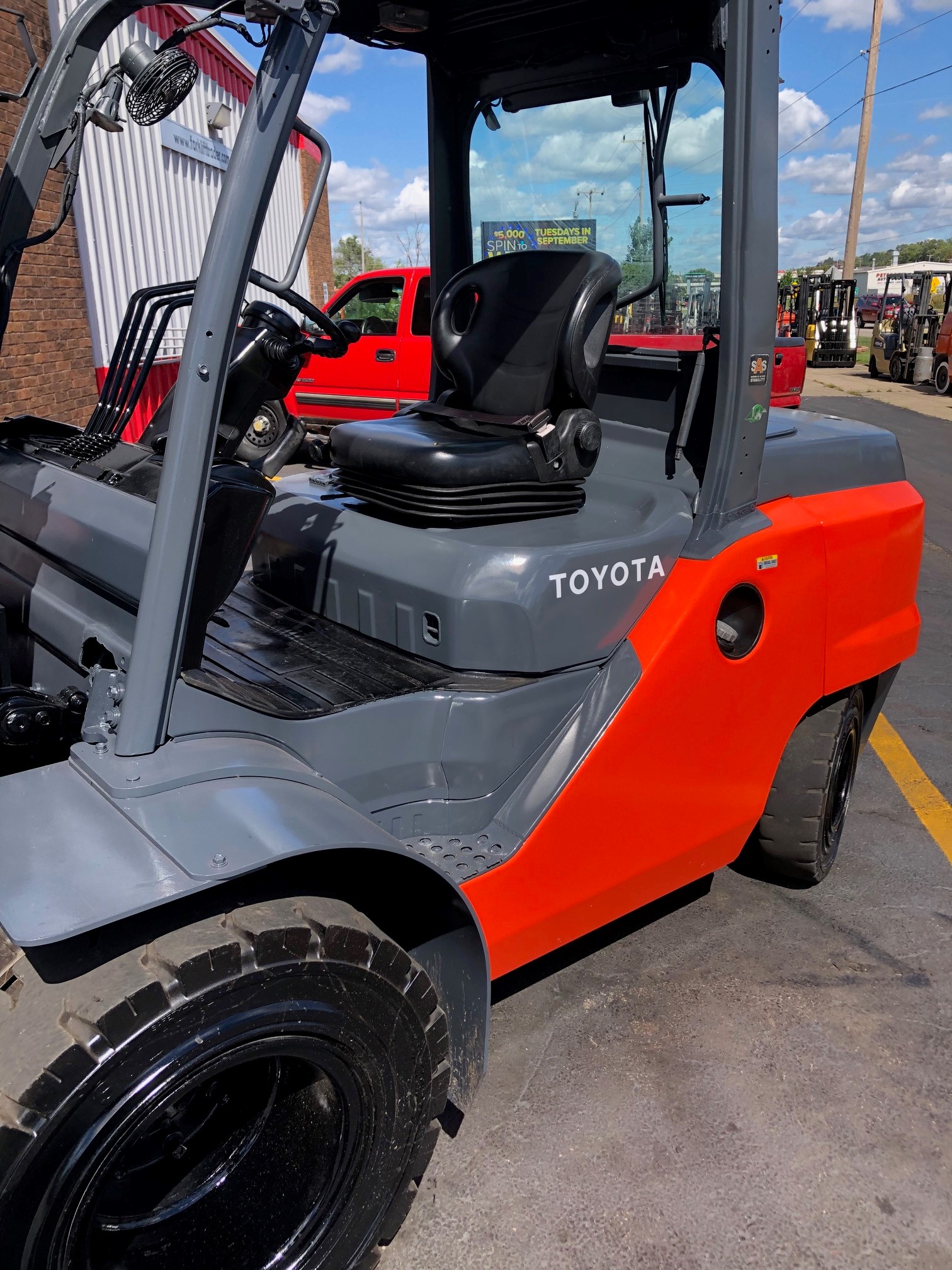 Dual tire pneumatic tires 2015 orange toyota forklift for sale