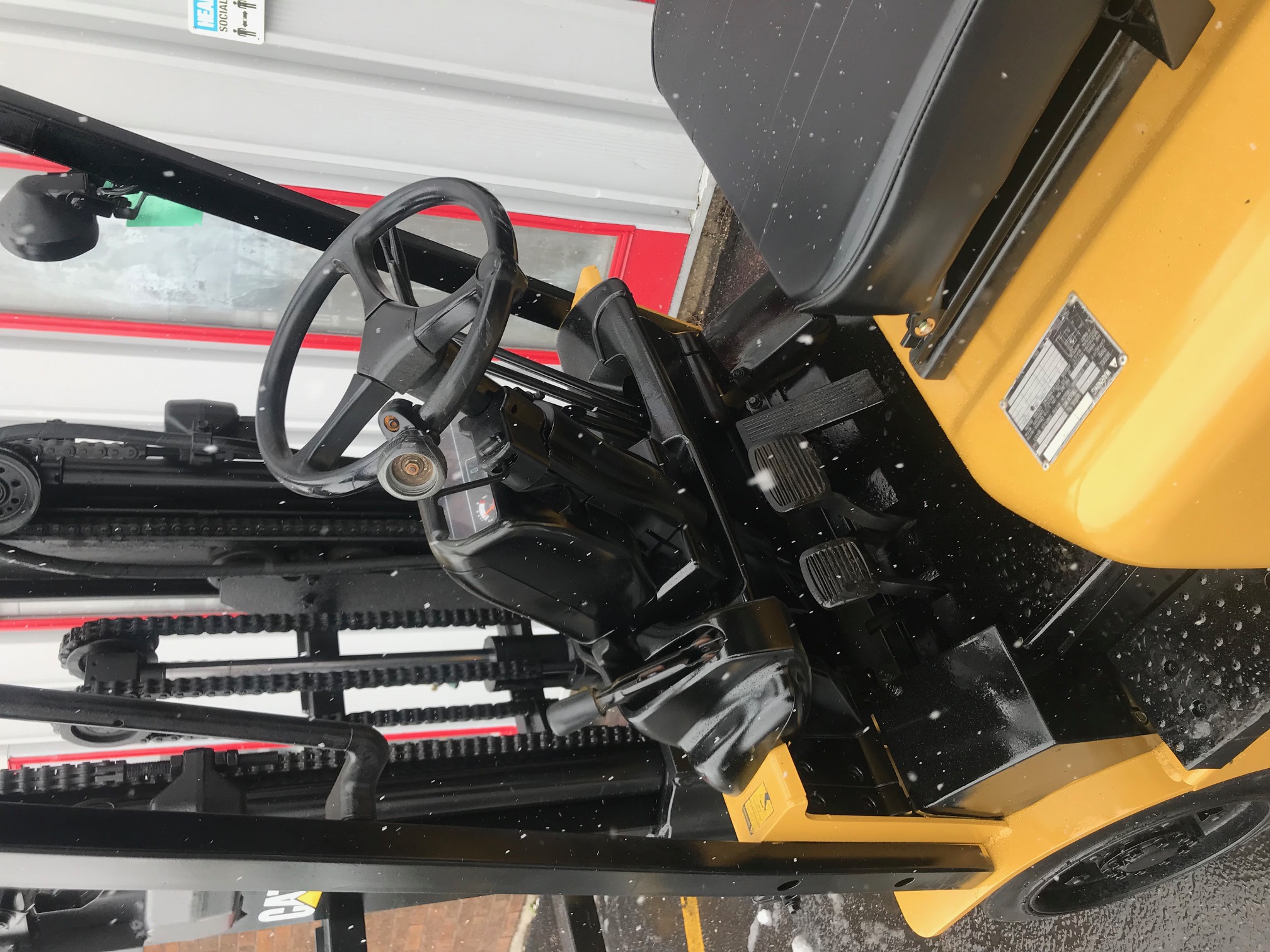 Yellow caterpillar forklift with side shifter for sale