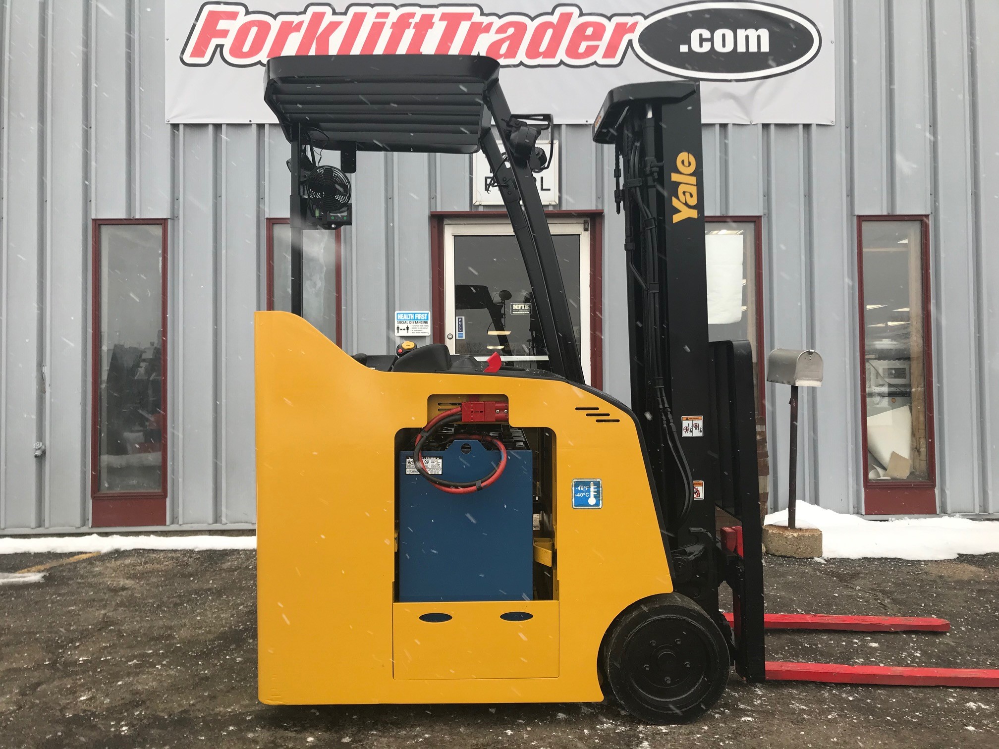 Yellow yale forklift with cushion tires for sale