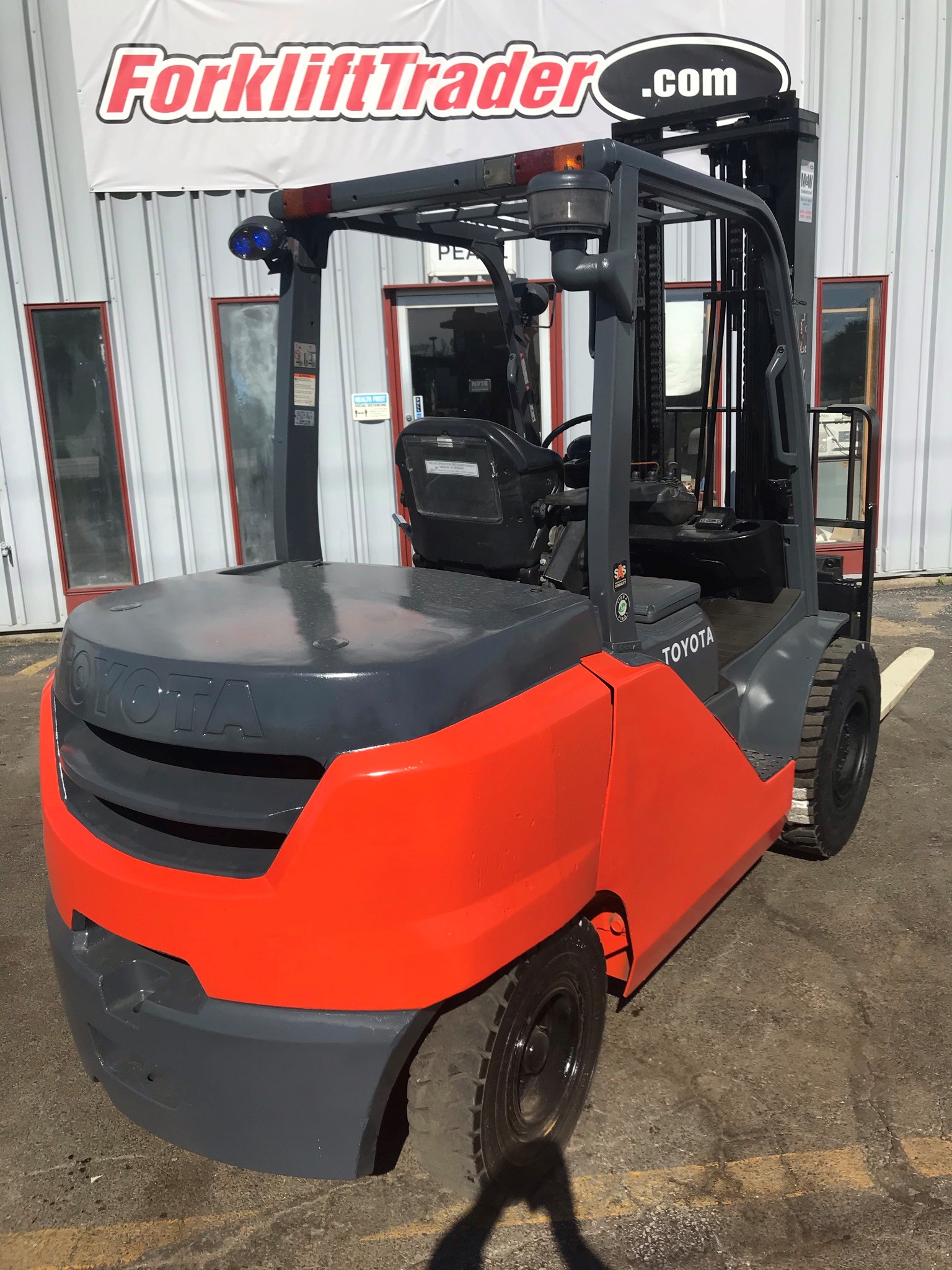 2013 TOYOTA 8FD50U 11,000LB PNEUMATIC TIRE DIESEL FORKLIFT LIFTTRUCK