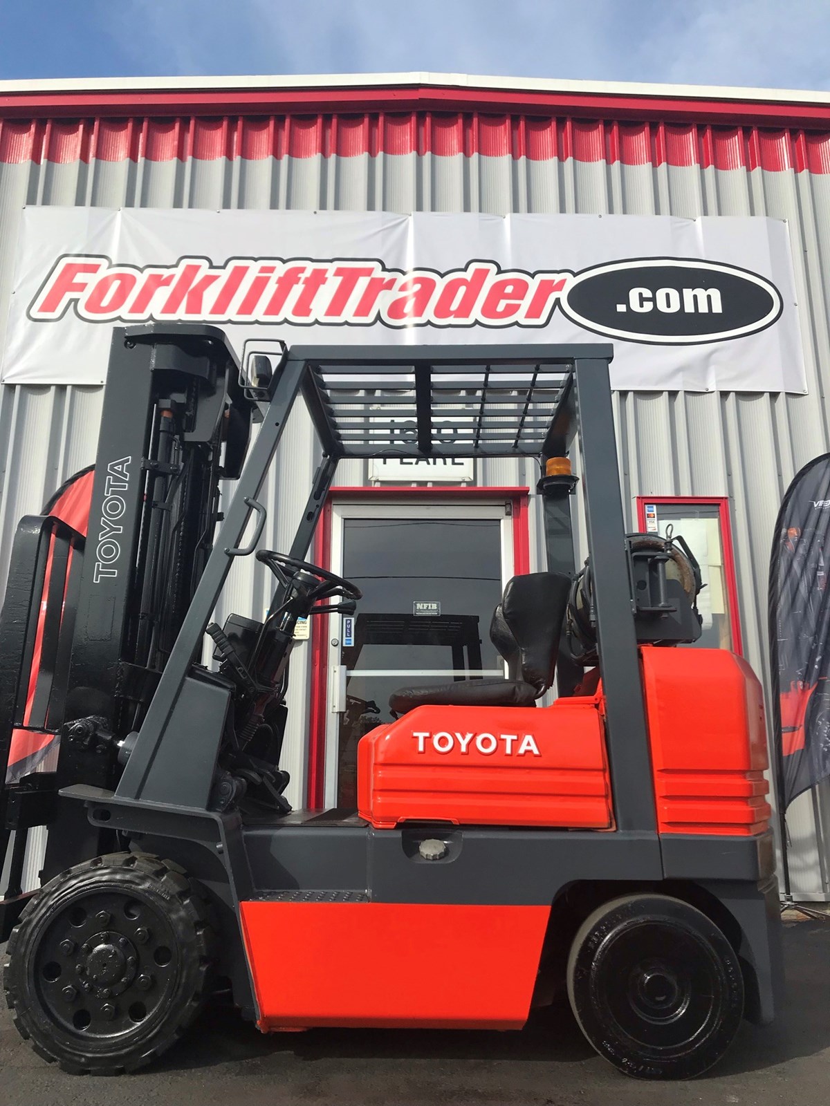 185" lift height orange toyota forklift for rent
